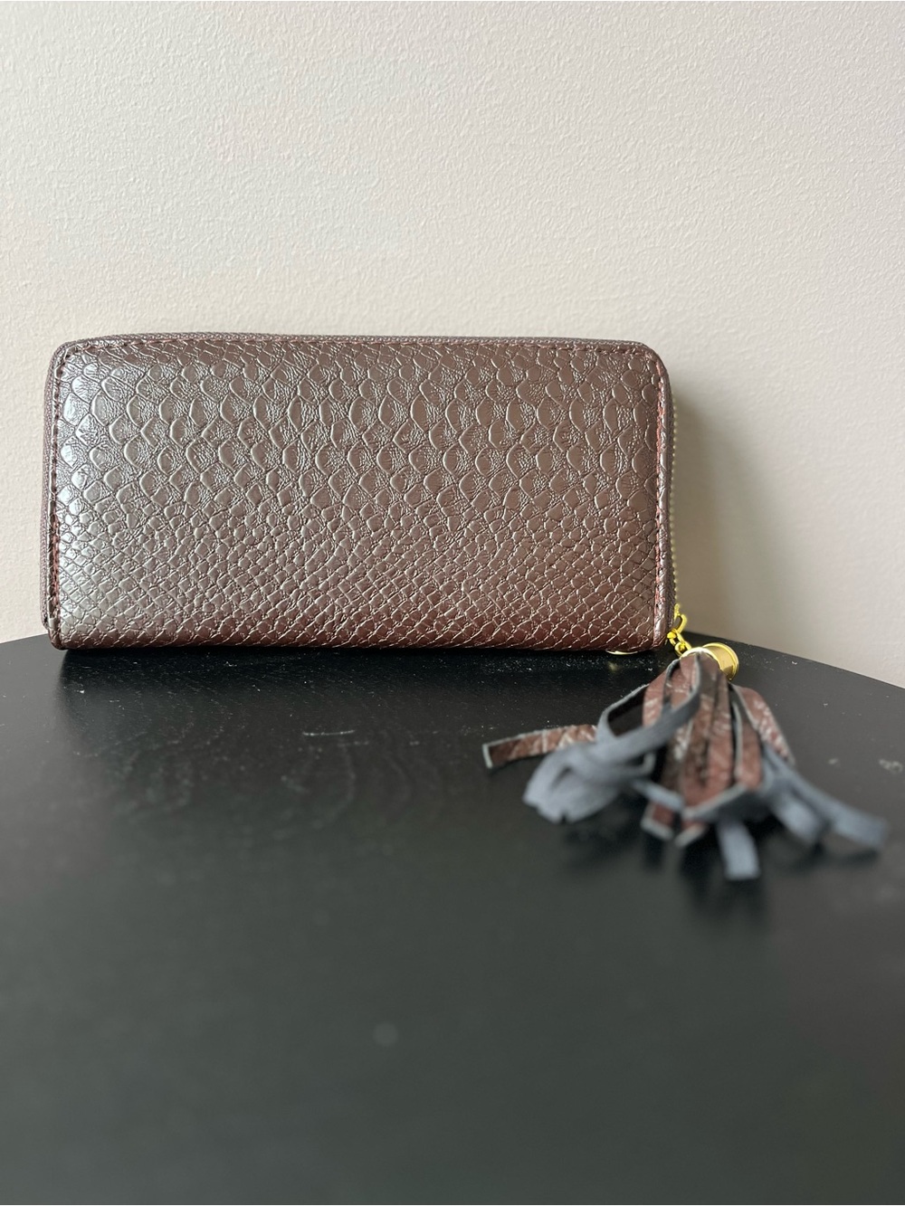 2 Chic Brown Textured Zip Wallet Clutch with Tassel